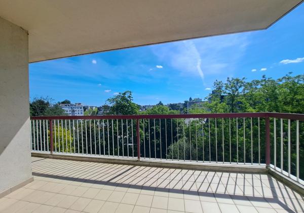 Bel appartement T6 de 160 m² avec triple exposition en étage élevé au sein de la Résidence de la Guylhomné