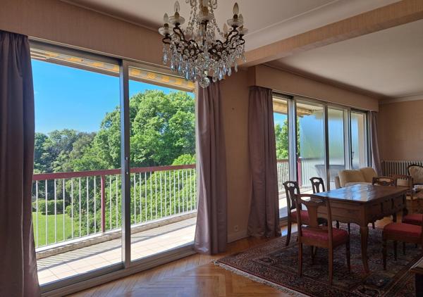 Bel appartement T6 de 160 m² avec triple exposition en étage élevé au sein de la Résidence de la Guylhomné