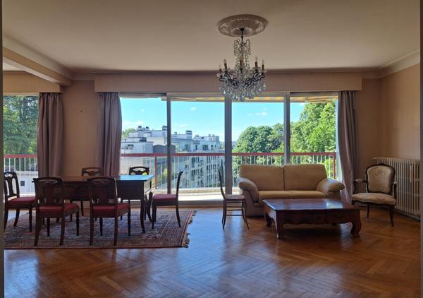 Bel appartement T6 de 160 m² avec triple exposition en étage élevé au sein de la Résidence de la Guylhomné