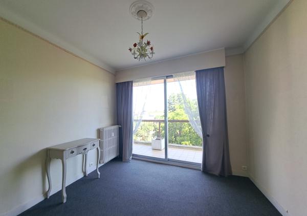 Bel appartement T6 de 160 m² avec triple exposition en étage élevé au sein de la Résidence de la Guylhomné