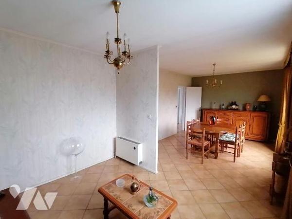 NOUVEAUTE TRENTE CINQ NOTAIRES !! RARE A LA VENTE !!! En sortie de Bourg, maison de PLAIN-PIED,...