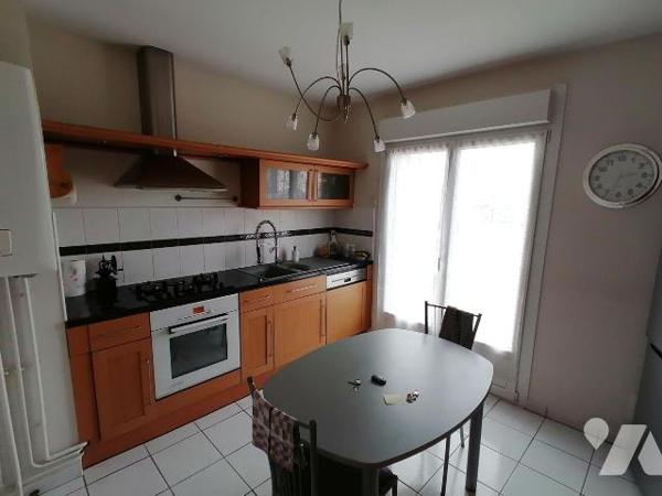 NOUVEAUTE TRENTE CINQ NOTAIRES !! RARE A LA VENTE !!! En sortie de Bourg, maison de PLAIN-PIED,...