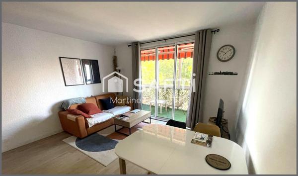 Appartement  T3 au 3ème étage et dernier étage avec ascenseur + Une cave + une place de parking privative