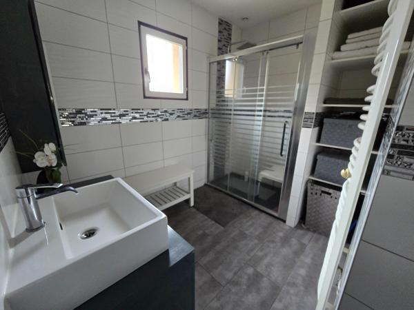 Belle villa familiale de 200 m² avec piscine – Grigny (69520