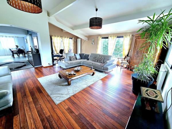 Belle villa familiale de 200 m² avec piscine – Grigny (69520