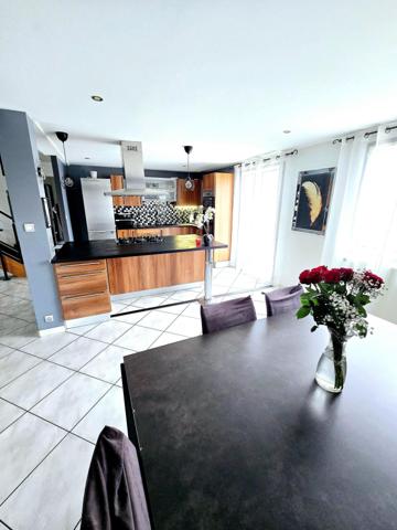 Belle villa familiale de 200 m² avec piscine – Grigny (69520