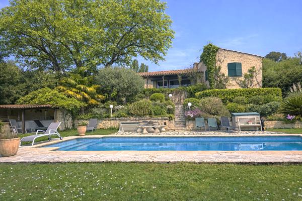 Mougins (06250) Maison T4 avec studio à vendre en Viager à Mougins – Vue exceptionnelle, quartier résidentiel, grand terrai
