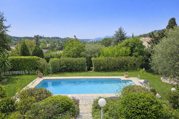 Mougins (06250) Maison T4 avec studio à vendre en Viager à Mougins – Vue exceptionnelle, quartier résidentiel, grand terrai