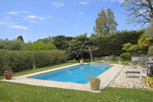 Mougins (06250) Maison T4 avec studio à vendre en Viager à Mougins – Vue exceptionnelle, quartier résidentiel, grand terrai