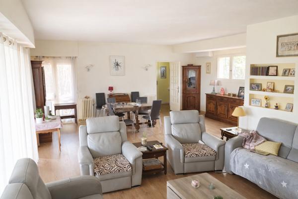 Mougins (06250) Maison T4 avec studio à vendre en Viager à Mougins – Vue exceptionnelle, quartier résidentiel, grand terrai