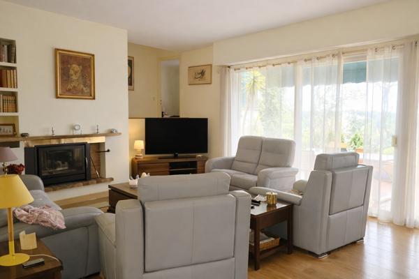 Mougins (06250) Maison T4 avec studio à vendre en Viager à Mougins – Vue exceptionnelle, quartier résidentiel, grand terrai