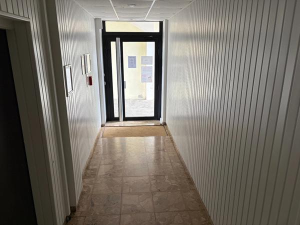 LA ROCHE SUR YON (85) PRIX FOU POUR CET APPARTEMENT T2 40M² AVEC LOGGIA 10M², PARKING ET CAVE PRIVATIFS