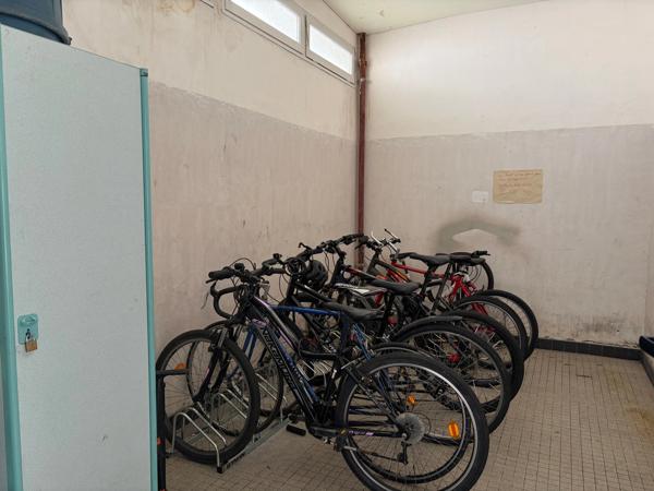 LA ROCHE SUR YON (85) PRIX FOU POUR CET APPARTEMENT T2 40M² AVEC LOGGIA 10M², PARKING ET CAVE PRIVATIFS