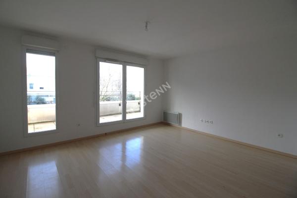 Epernon F3 avec terrasse et 2 places de parking