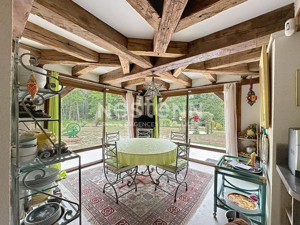 Domaine privé 5 ha bord de rivière, piscine couverte avec plage, suites haut-de-gamme, géothermie. Contactez-nous pour visite et projet d'exception.