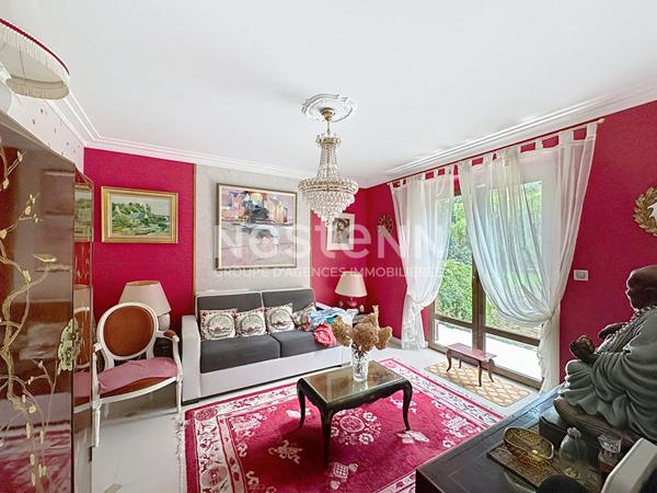 Domaine privé 5 ha bord de rivière, piscine couverte avec plage, suites haut-de-gamme, géothermie. Contactez-nous pour visite et projet d'exception.