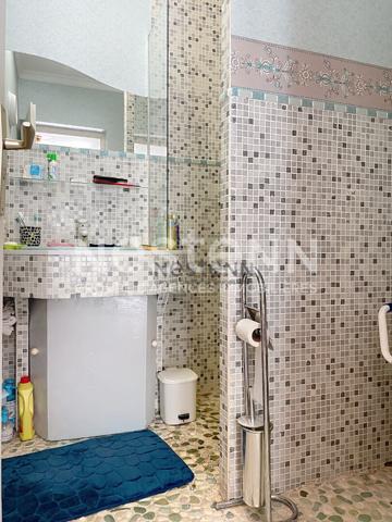 Domaine privé 5 ha bord de rivière, piscine couverte avec plage, suites haut-de-gamme, géothermie. Contactez-nous pour visite et projet d'exception.