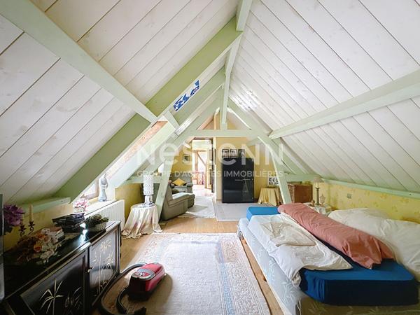 Domaine privé 5 ha bord de rivière, piscine couverte avec plage, suites haut-de-gamme, géothermie. Contactez-nous pour visite et projet d'exception.