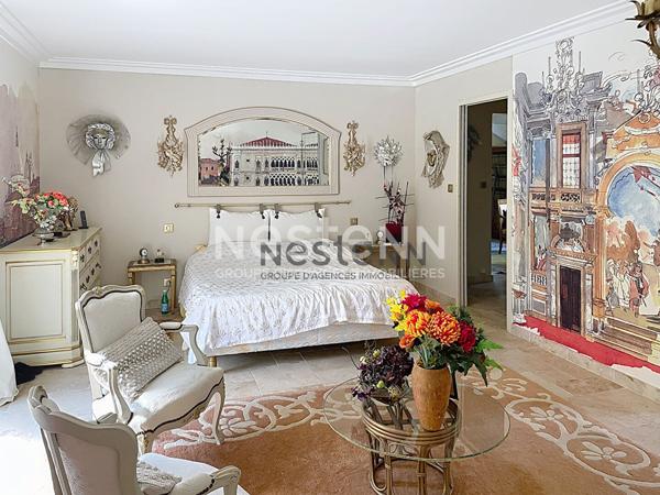 Domaine privé 5 ha bord de rivière, piscine couverte avec plage, suites haut-de-gamme, géothermie. Contactez-nous pour visite et projet d'exception.