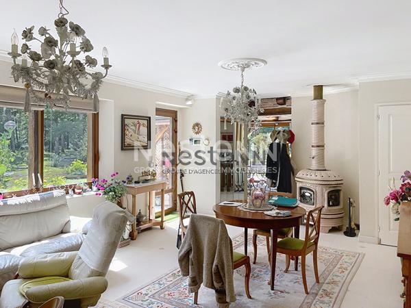 Domaine privé 5 ha bord de rivière, piscine couverte avec plage, suites haut-de-gamme, géothermie. Contactez-nous pour visite et projet d'exception.