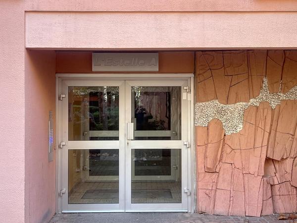 T3/4 RDC 80m2 + LOGGIA11m2 SUR COUR ARBORÉE