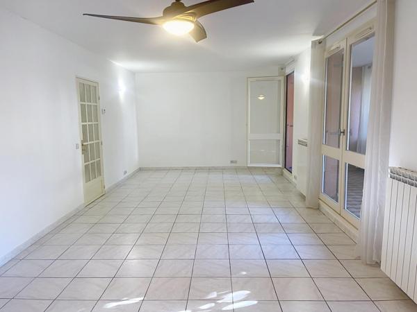 T3/4 RDC 80m2 + LOGGIA11m2 SUR COUR ARBORÉE