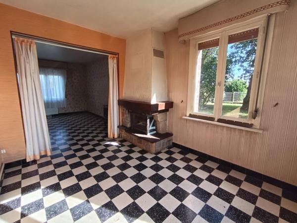 Maison? Grange? Dépendances? Ecurie? Poulailler? Jardin? Cour  Dans un secteur calme?