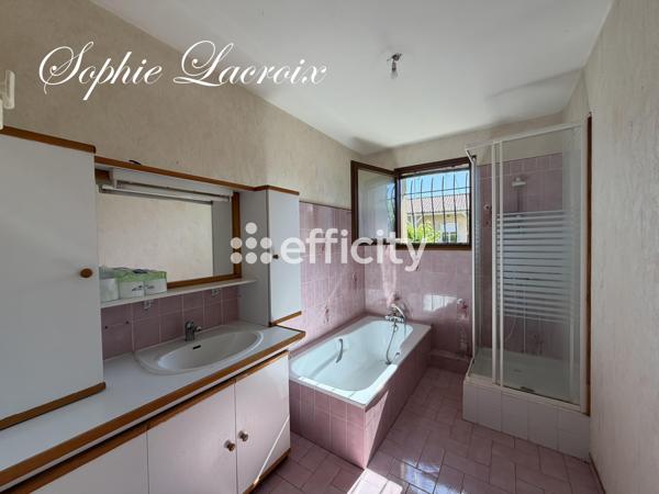 Maison
         4 pièces
        - 88 m² Exclusivité 180 000 € *