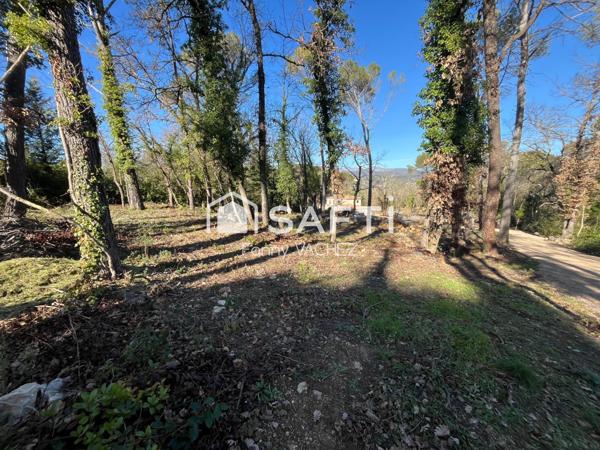 Terrain à bâtir 1545m2 à TOURRETTES (83440)