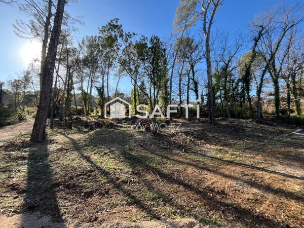Terrain à bâtir 1545m2 à TOURRETTES (83440)