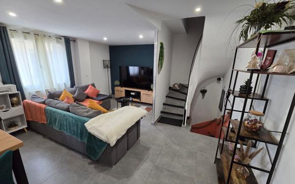 Maison à louer    3 pièces • 80 m2 Vinassan