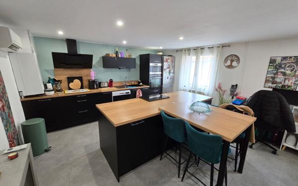 Maison à louer    3 pièces • 80 m2 Vinassan