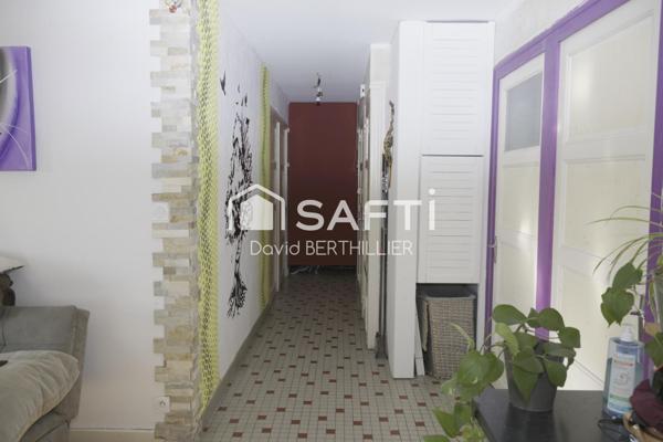 Maison avec revenu locatif complémentaire à Saint Denis les Bourg proche de la gare