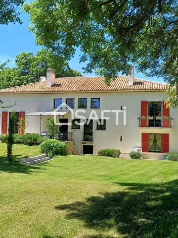 Angoulême sud - maison d'architecte de 335m2, pièces de réception, 6 chambres, piscine, jardin arboré 5200 m2