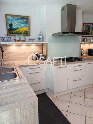 Angoulême sud - maison d'architecte de 335m2, pièces de réception, 6 chambres, piscine, jardin arboré 5200 m2