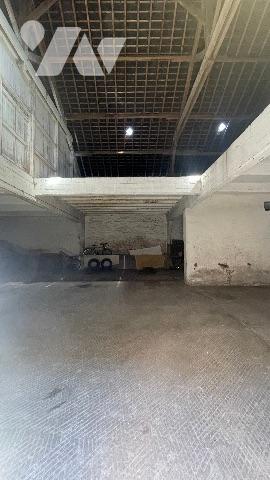 TOURY GRANGE avec un beau volume de 218m2 sol bétonné et jardin attenant de 284m2