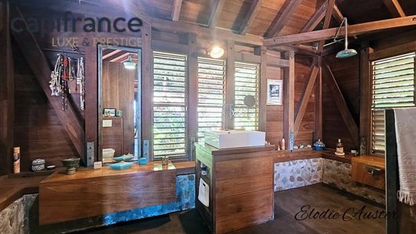 Propriété d'exception face à la baie des Saintes TERRE DE BAS (971)