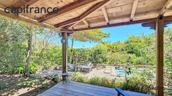 Propriété d'exception face à la baie des Saintes TERRE DE BAS (971)