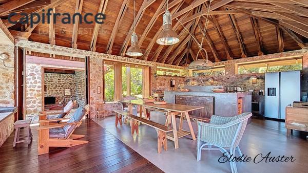 Propriété d'exception face à la baie des Saintes TERRE DE BAS (971)