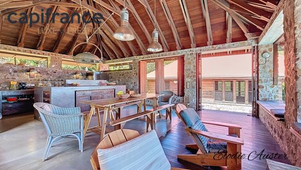 Propriété d'exception face à la baie des Saintes TERRE DE BAS (971)