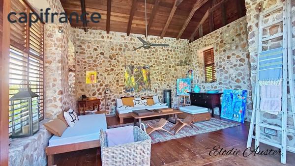 Propriété d'exception face à la baie des Saintes TERRE DE BAS (971)