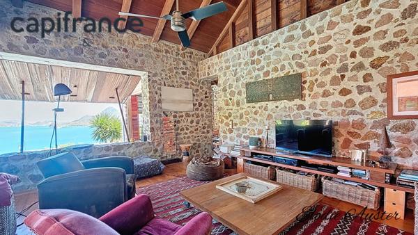 Propriété d'exception face à la baie des Saintes TERRE DE BAS (971)