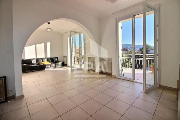 MARSEILLE 12ème arrdt. BEAUMONT VILLAGE. Maison de 185 m² sur 600 m² de terrain.