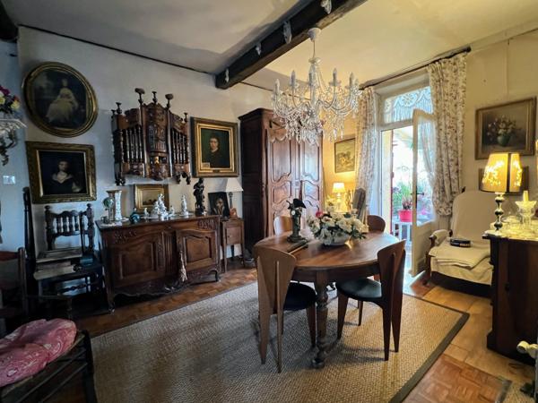 Lézignan-Corbières (11200) LEZIGNAN CORBIERES - IMMEUBLE = MAISON D'HABITATION AVEC REZ DE CHAUSSEE A USAGE COMMERCIAL