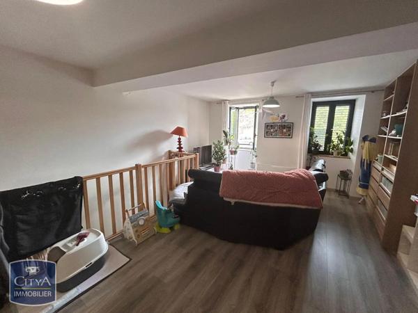 Maison à louer 3 pièces 88.7m² Chauriat (63117)