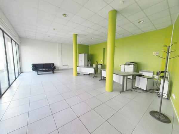 24 000 PERIGUEUX – LOCAL PROFESSIONNEL – 120 m² – 6 STATIONNEMENTS