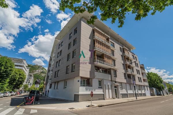 T3 AVEC GARAGE SECTEUR GRENOBLE GARE