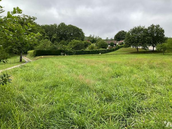 A VENDRE : Sur les hauteurs dans village situé à quelques kilomètres de SOUILLAC (Lot - 46), be...
