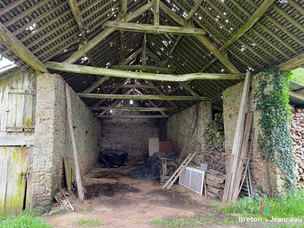 Hangar avec 1 ha de terrain sur Charchigné
