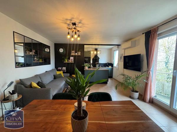 Appartement à louer 2 pièces 48.01m² Pont-de-Chéruy (38230)